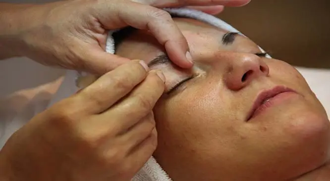 How to Make Your Eyebrows Thick And Attractive